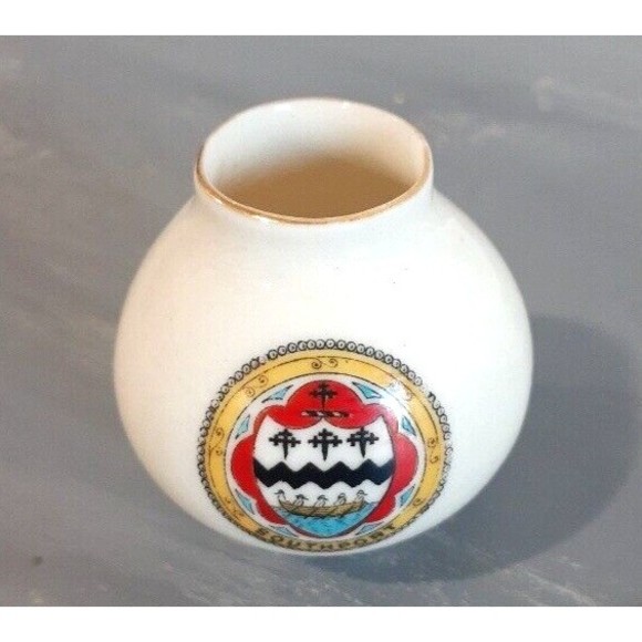 Stoke‎ On Trent Heraldic China Mini Roman Urn Crest of Southport - Picture 1 of 6